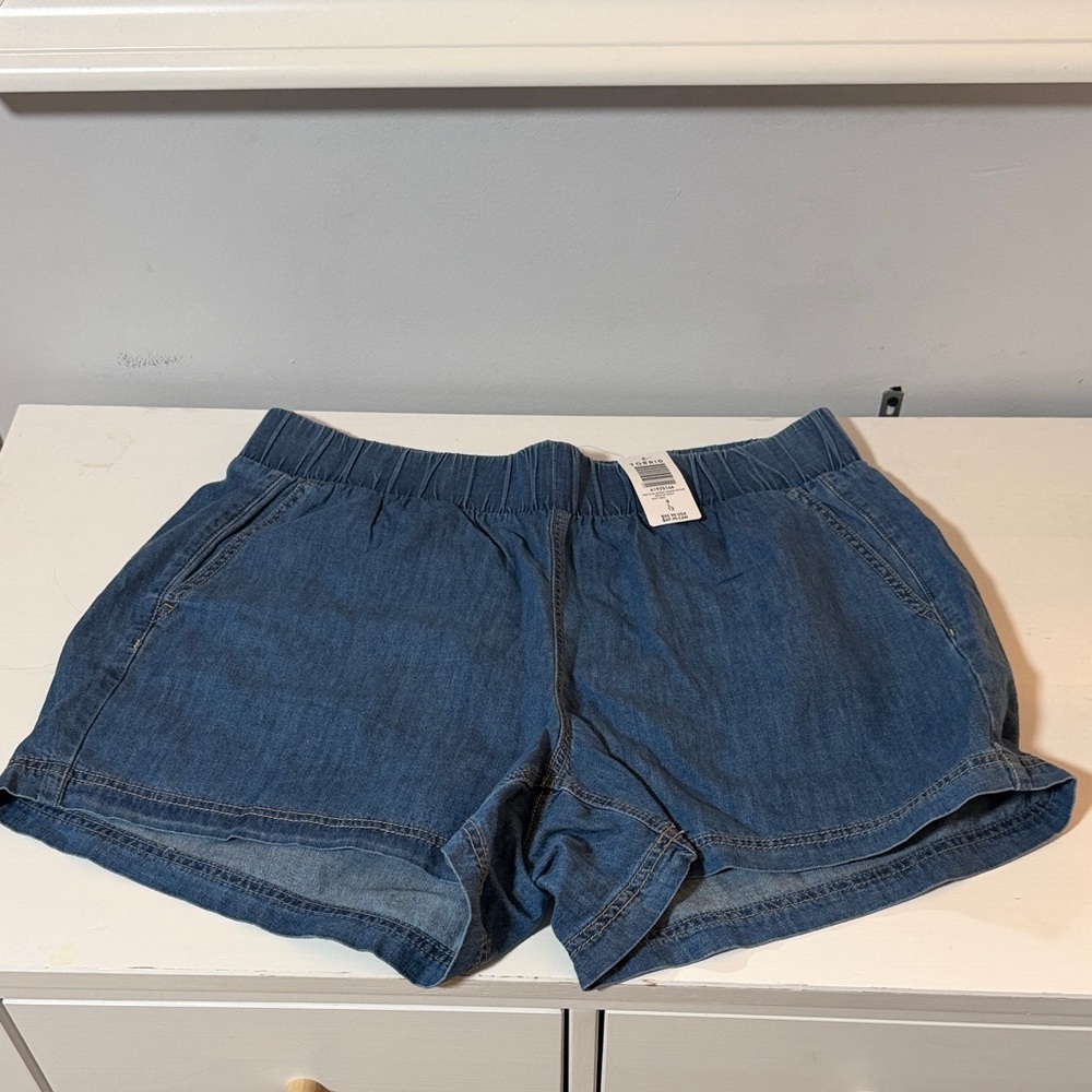 Torrid women’s 3 inch pull-on shorts